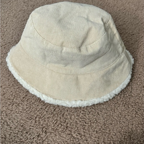 Winter bucket - Picture 1 of 2